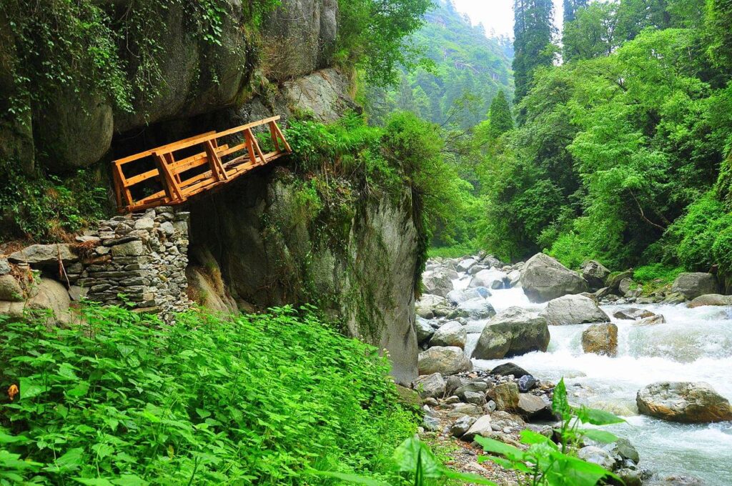 manali-kasol-tosh-jibhi-chandigarh-package-JustWravel-1597388042-4